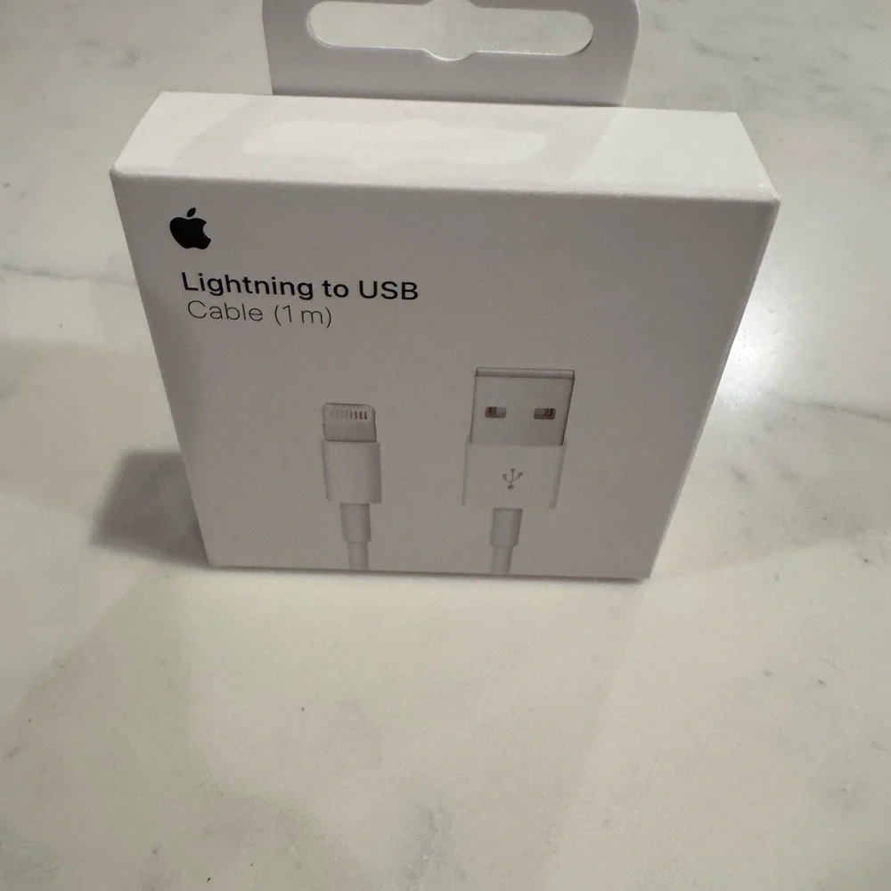 Apple Lightning to USB Cable Packaging